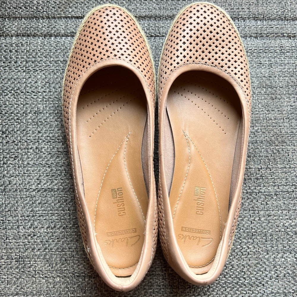 Cute and comfy Clark’s flats🥿